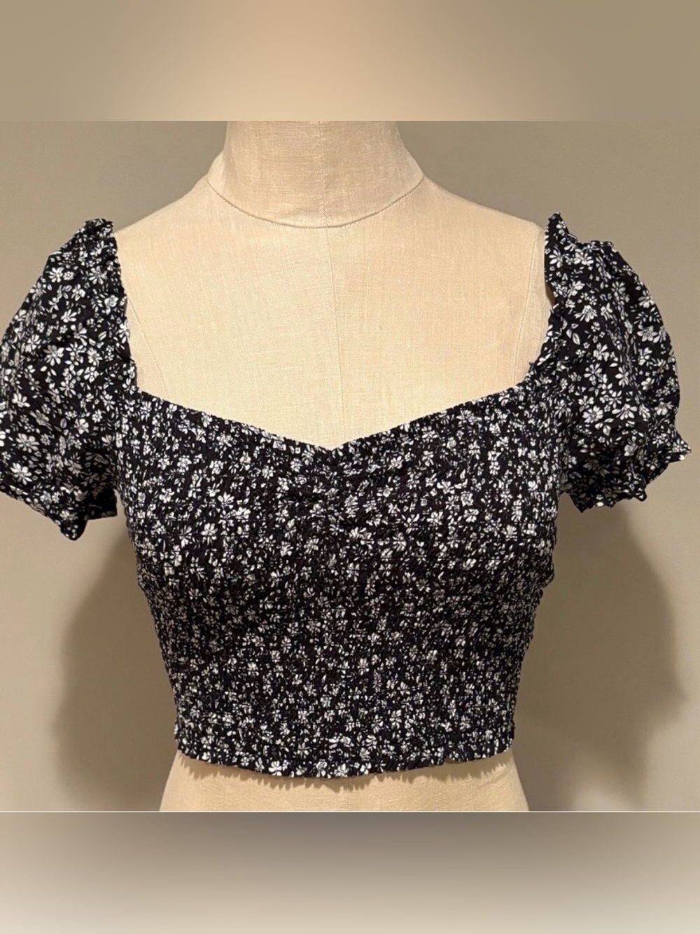 Hollister Floral Puff Sleeve Crop Top Size S